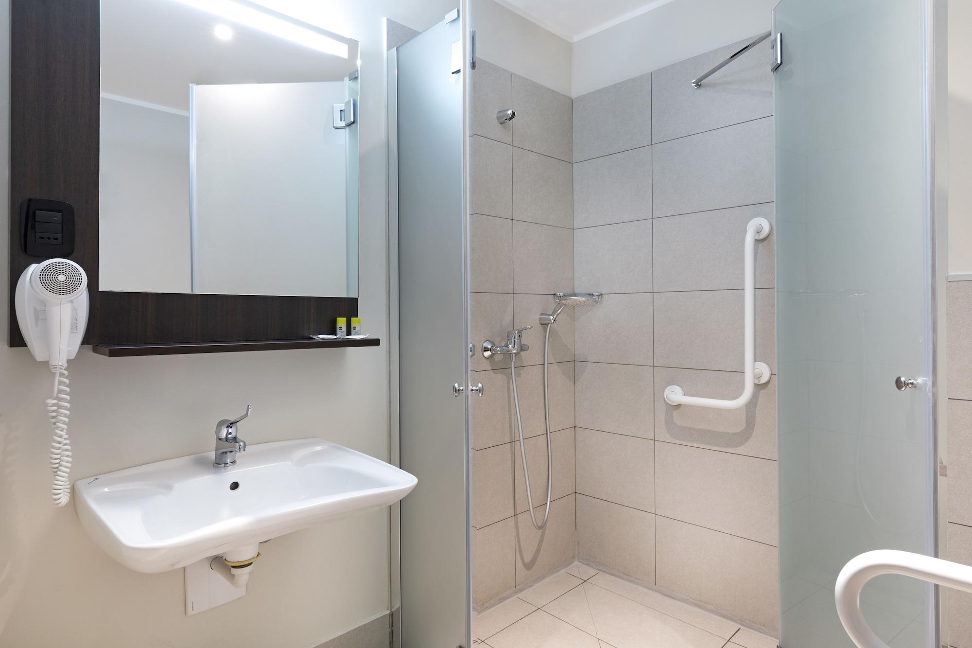 B&B Hotel Bergamo City Exterior photo