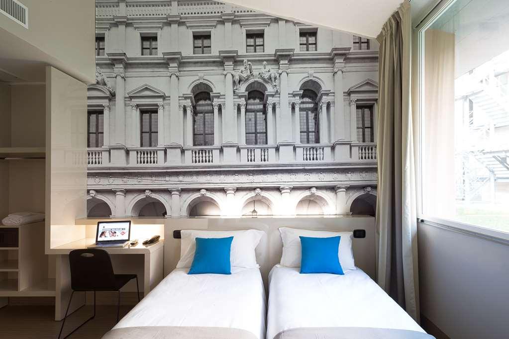 B&B Hotel Bergamo City Room photo