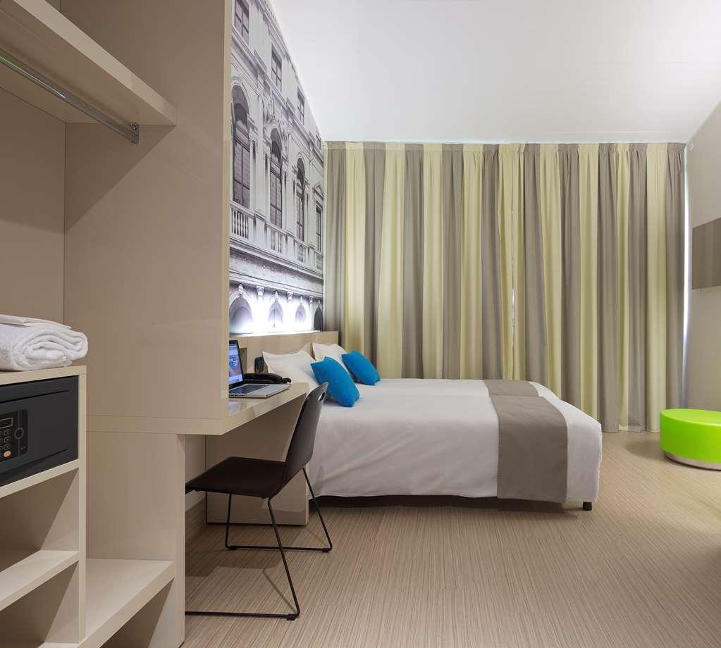 B&B Hotel Bergamo City Room photo